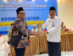 Penyerahan Produk Karya Siswa SMK Bina Husada Pamekasan dalam Kegiatan MKKS
