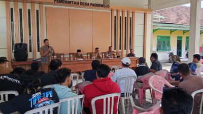 Warga Pagerwojo Demo di Balai Desa, Soroti Masalah dalam Proyek Rabat Beton